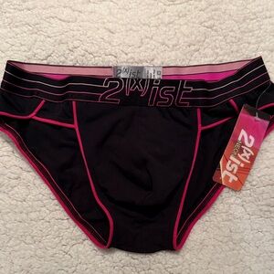 2xist Men’s Black and Pink Trim Briefs - size Medium NWT